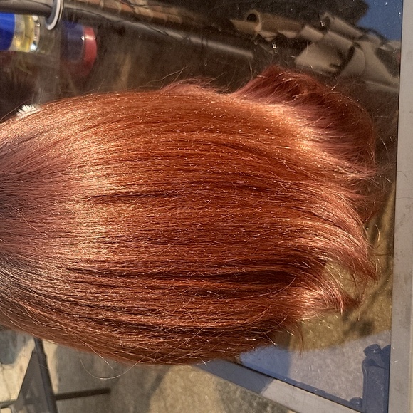 Red wig - Picture 3 of 4